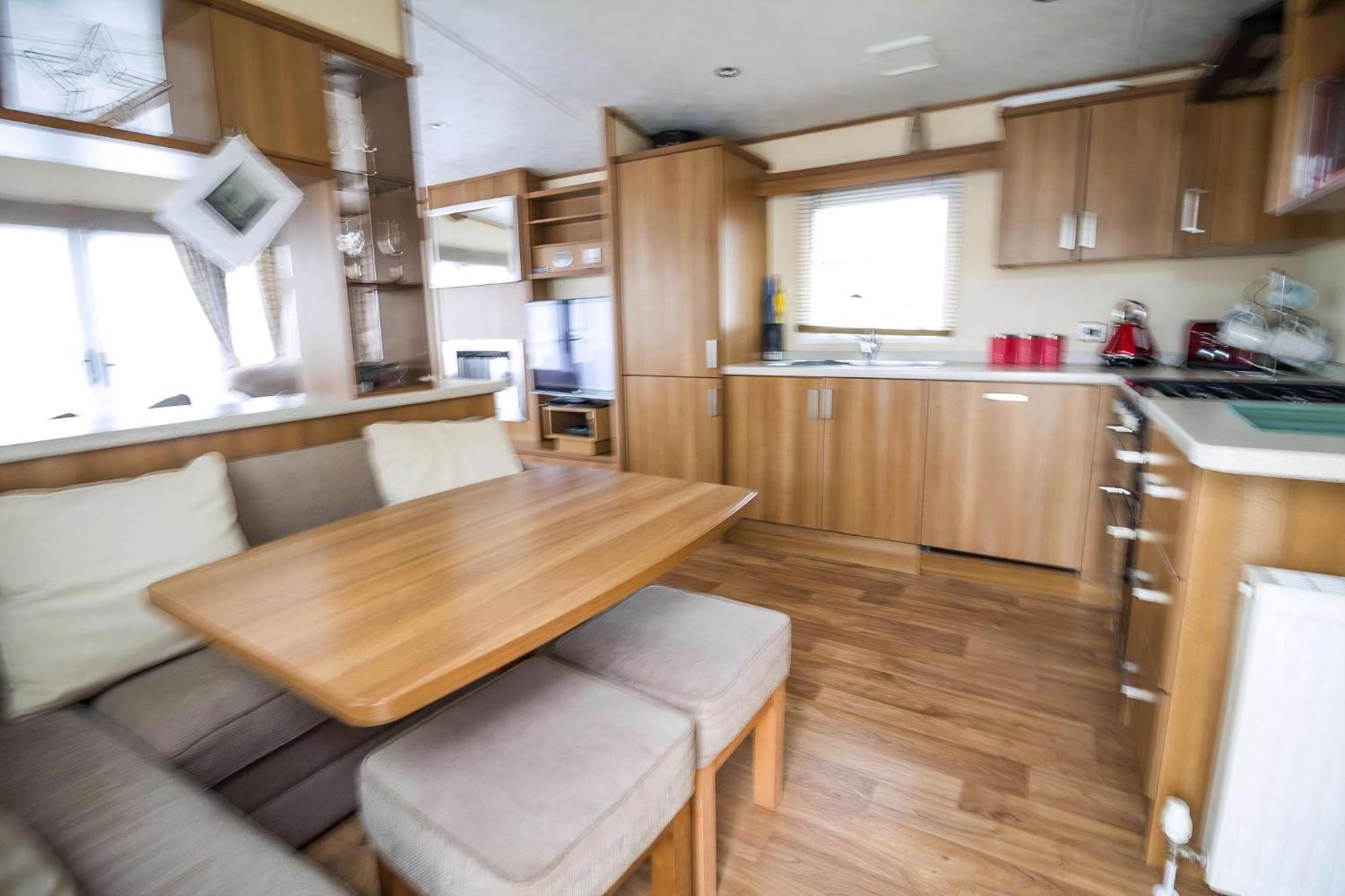 6 Berth Caravan With Decking At Manor Park In Hunstanton Ref 23017H Екстериор снимка