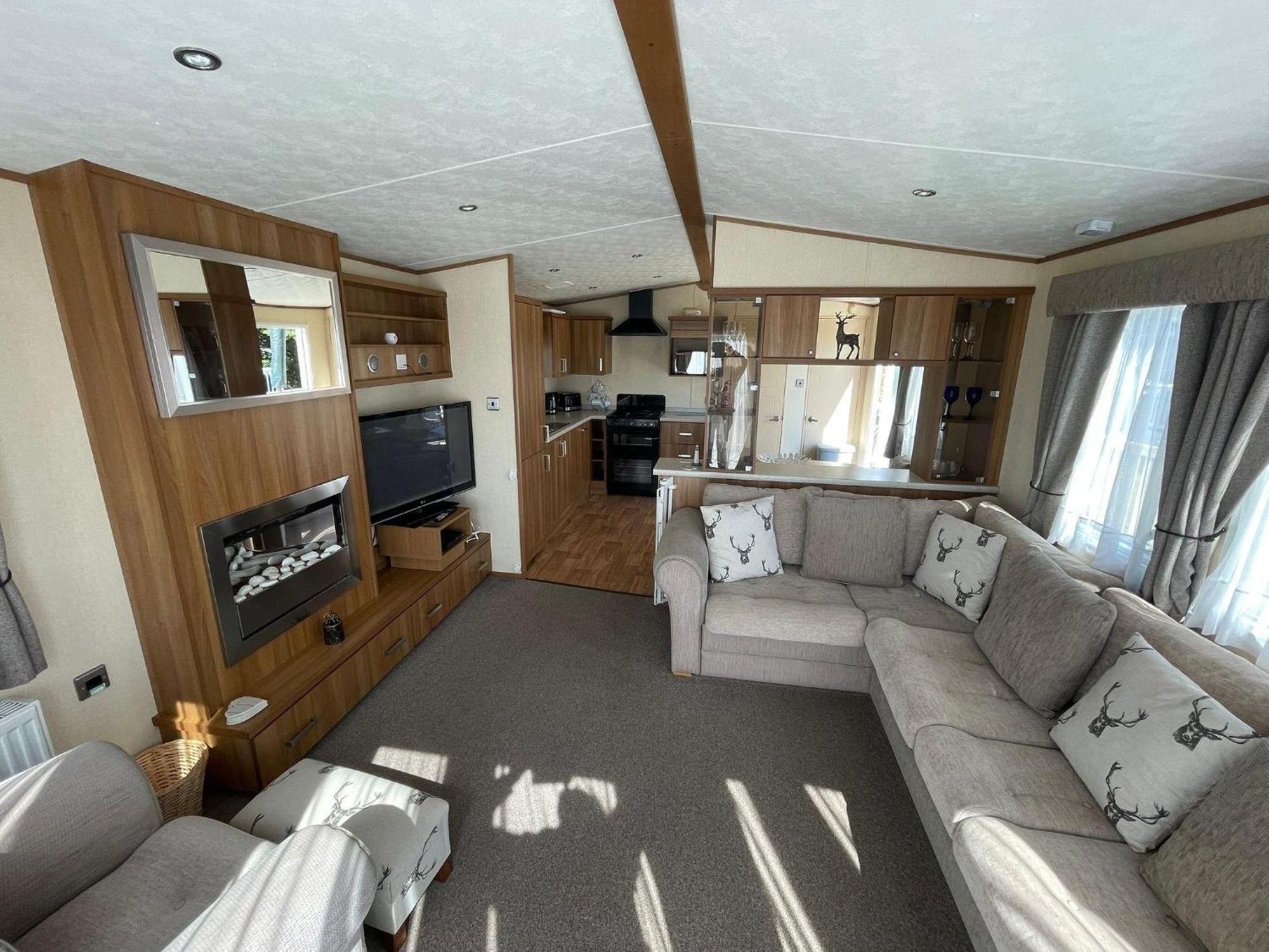 6 Berth Caravan With Decking At Manor Park In Hunstanton Ref 23017H Екстериор снимка