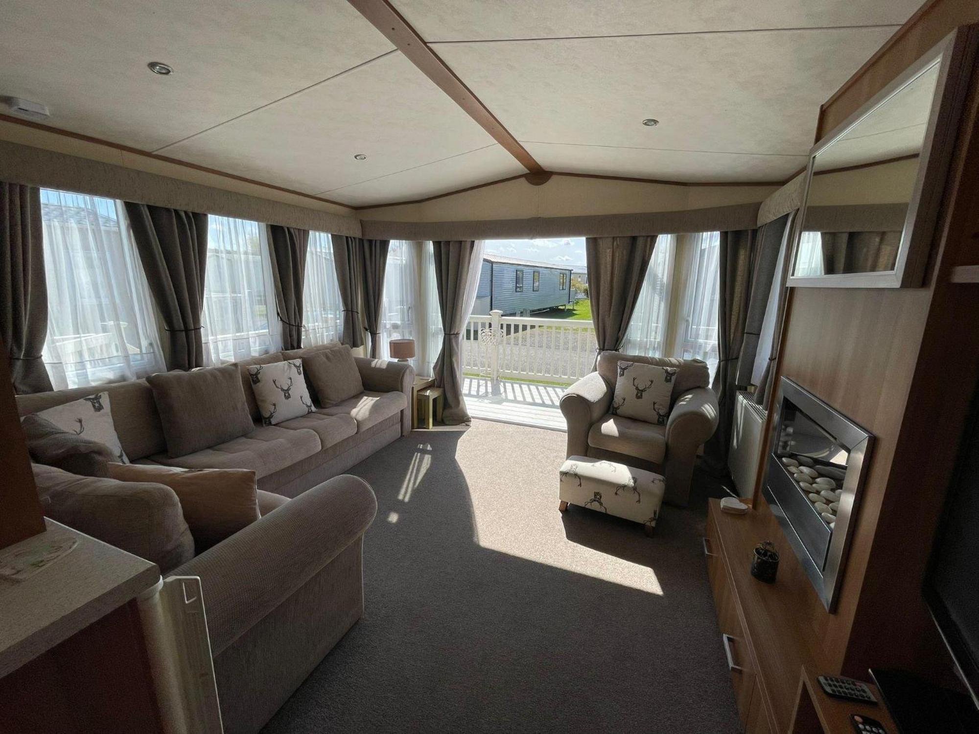 6 Berth Caravan With Decking At Manor Park In Hunstanton Ref 23017H Екстериор снимка